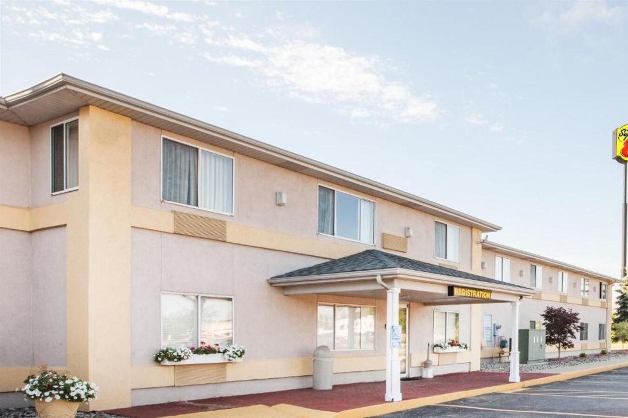 Super 8 By Wyndham Ionia Mi Hotel Eksteriør billede