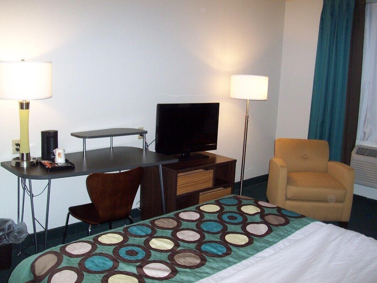 Super 8 By Wyndham Ionia Mi Hotel Eksteriør billede