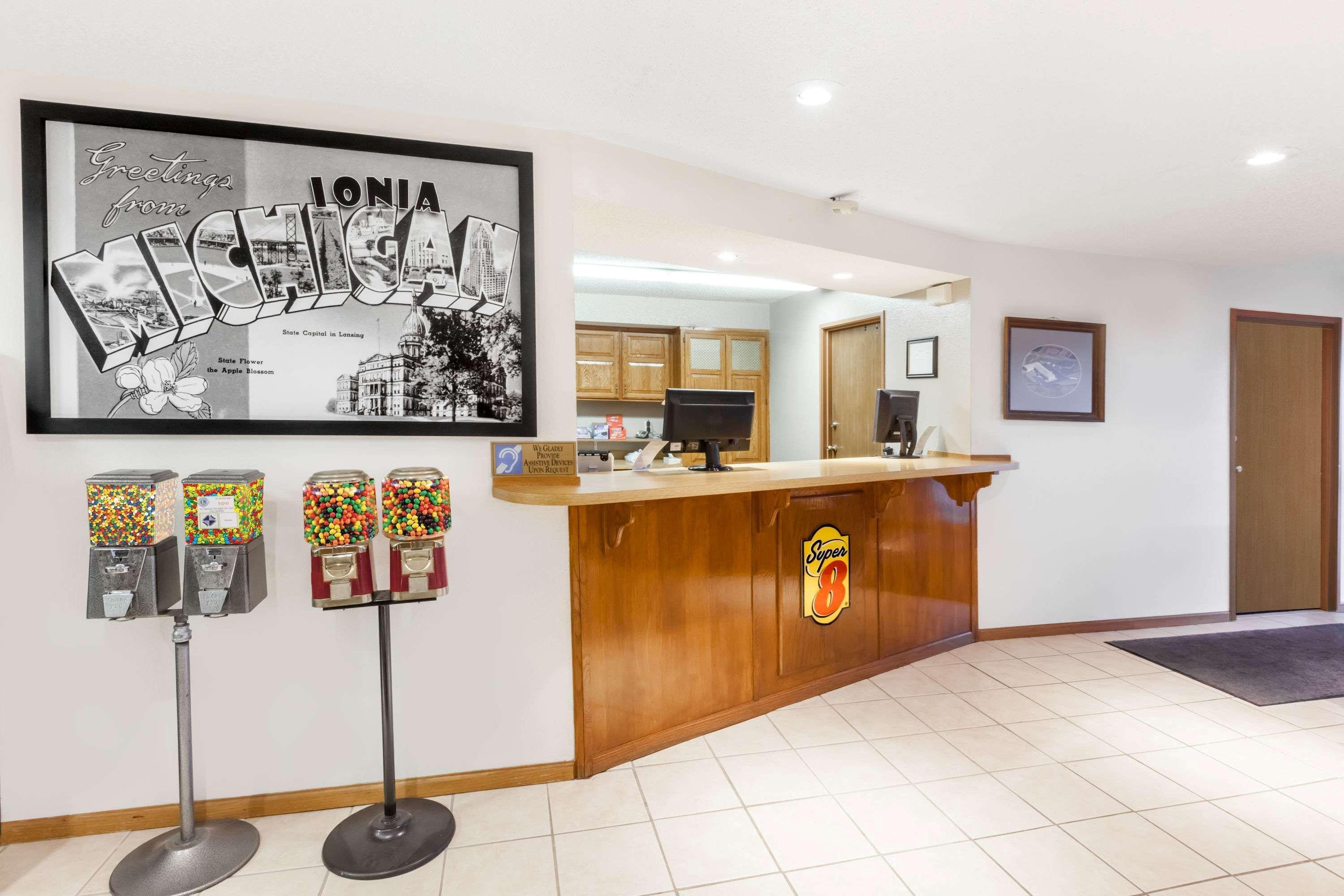 Super 8 By Wyndham Ionia Mi Hotel Eksteriør billede