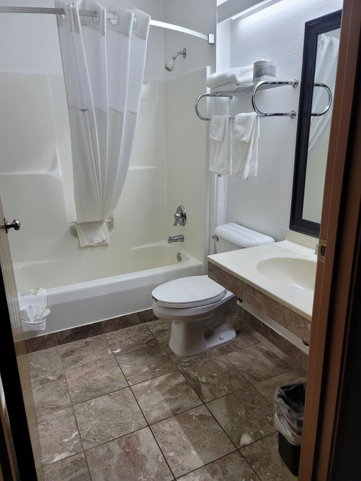 Super 8 By Wyndham Ionia Mi Hotel Eksteriør billede